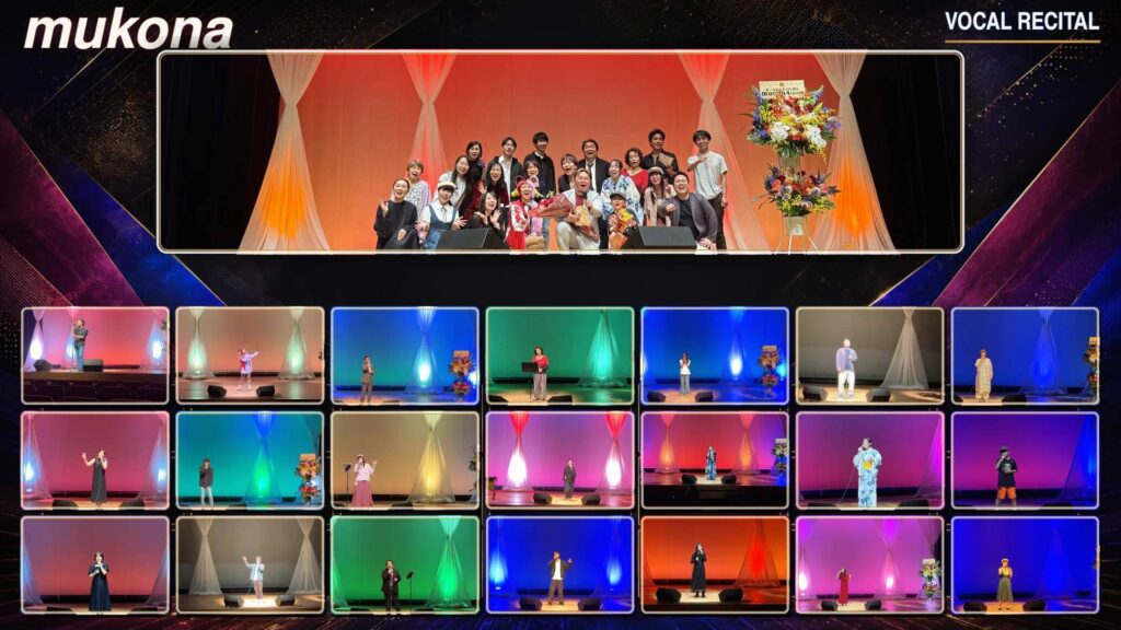 ボーカルレッスン&ボイトレ mukonaの発表会で歌う生徒と出演者の集合写真